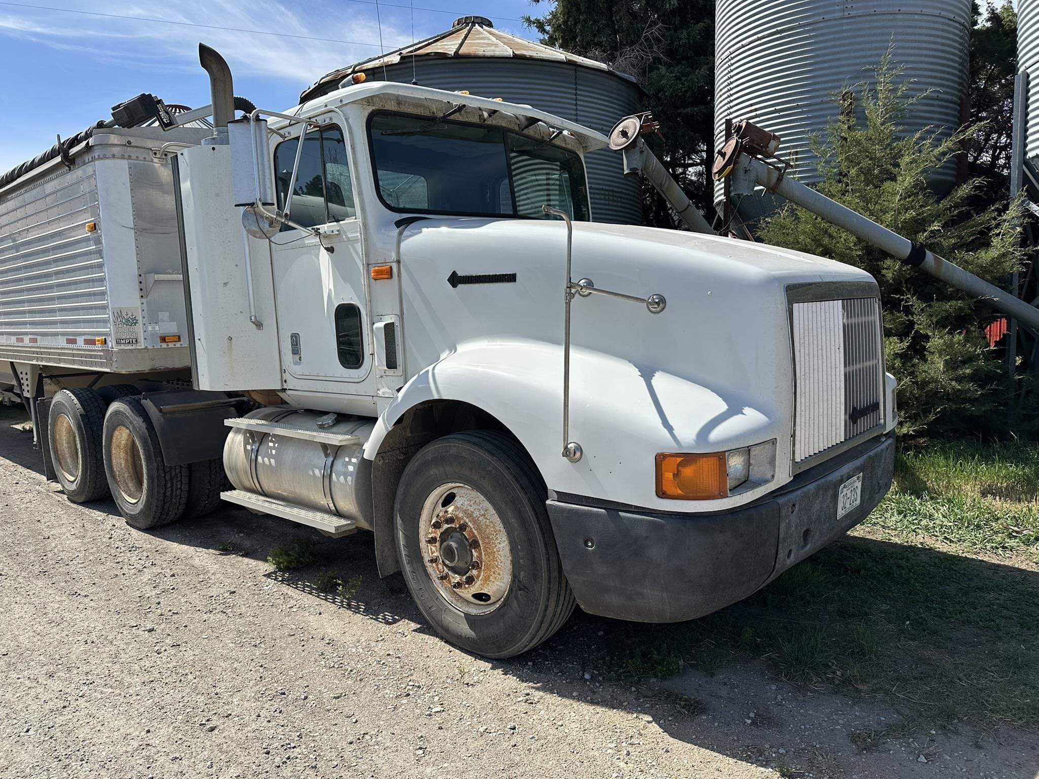 1994 International 9400 Equipment Image0