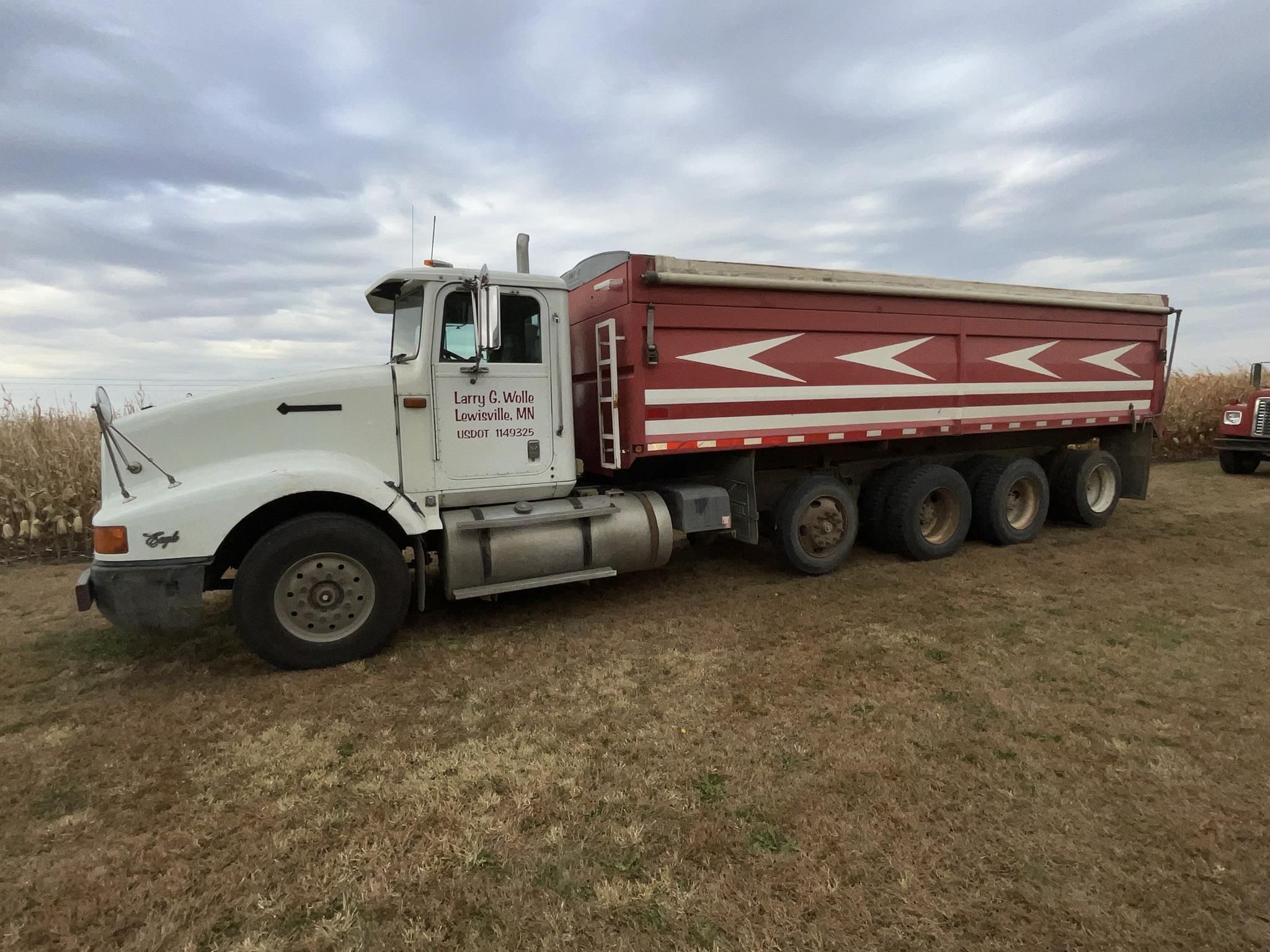 1994 International 9400 Equipment Image0