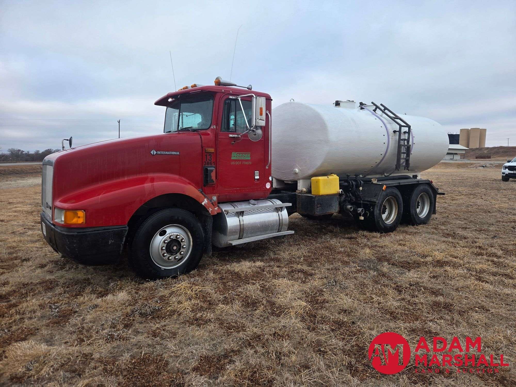 1994 International 9400 Equipment Image0