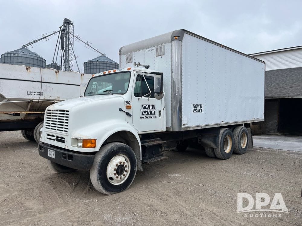 1994 International 8100 Equipment Image0