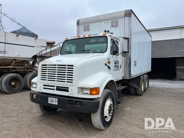 Image of International 8100 equipment image 1