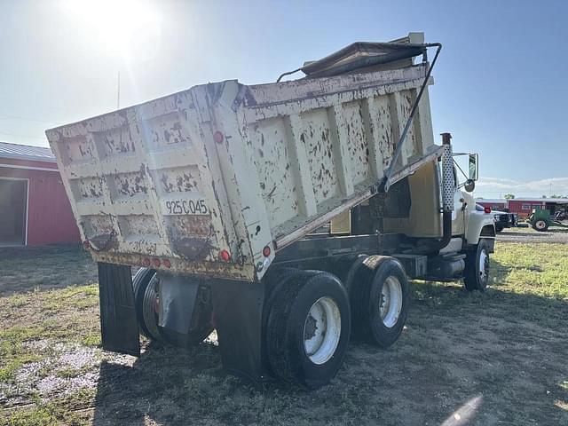 Image of International Navistar 2554 equipment image 4