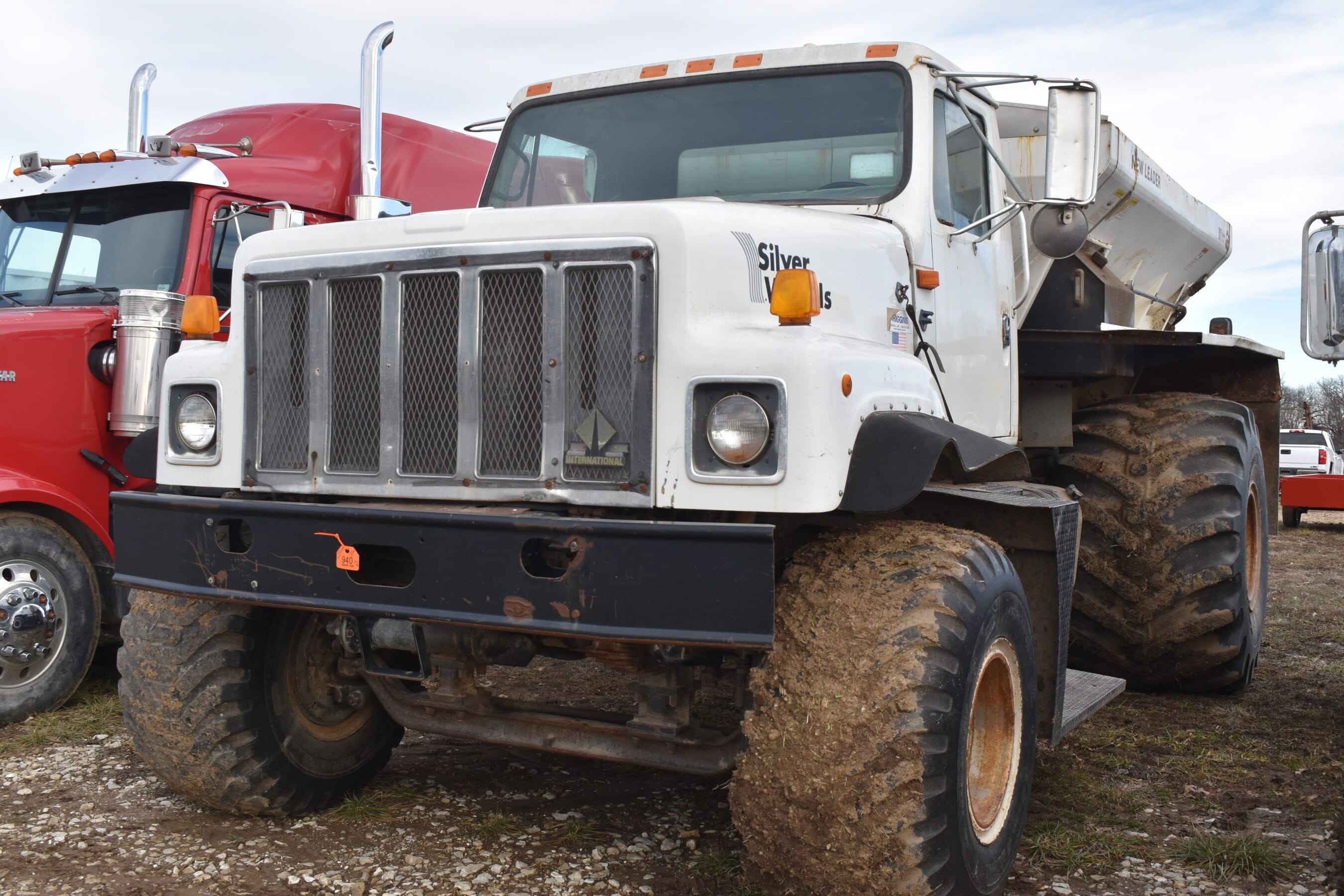 1994 International 2554 Equipment Image0