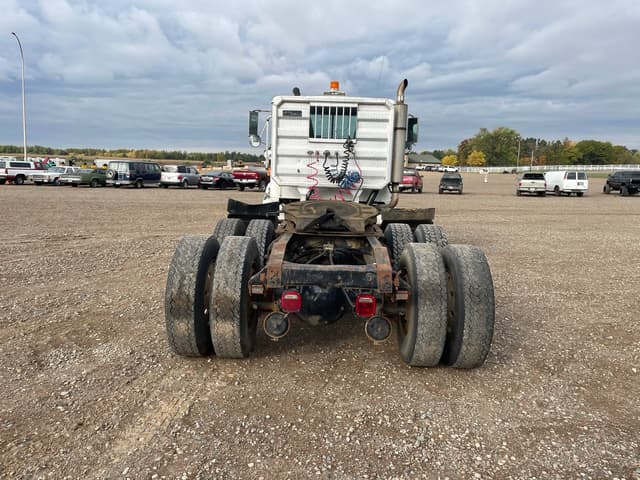 Image of International 9200 equipment image 3