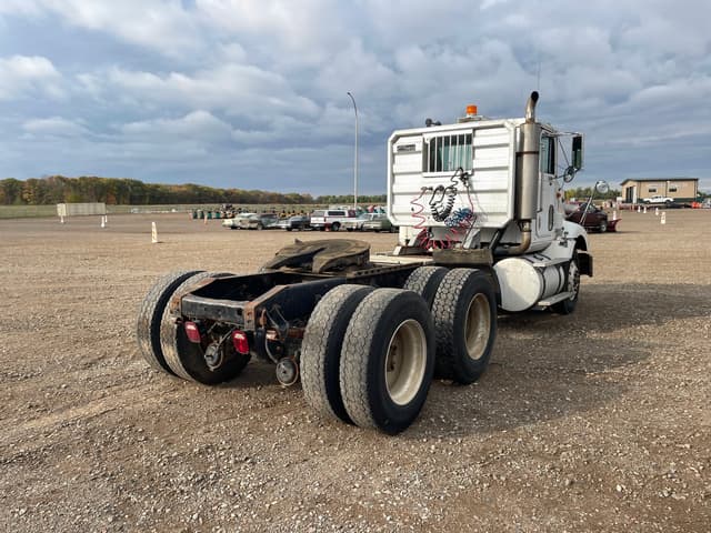 Image of International 9200 equipment image 4