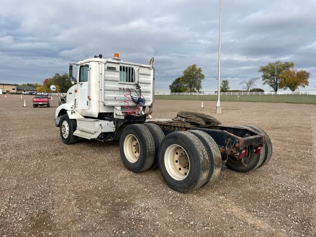 Image of International 9200 equipment image 2