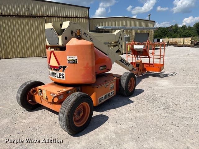 Image of JLG 40E equipment image 4