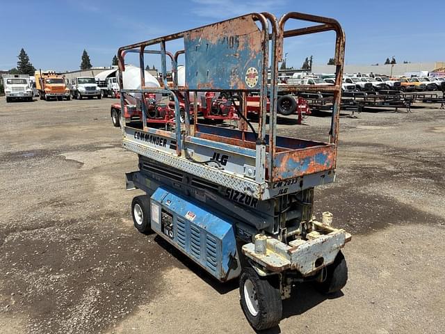 Image of JLG CM2033 equipment image 1