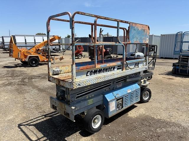 Image of JLG CM2033 equipment image 2