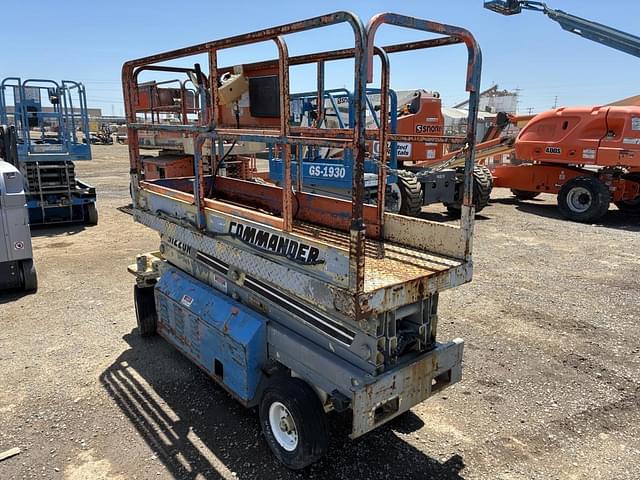 Image of JLG CM2033 equipment image 3