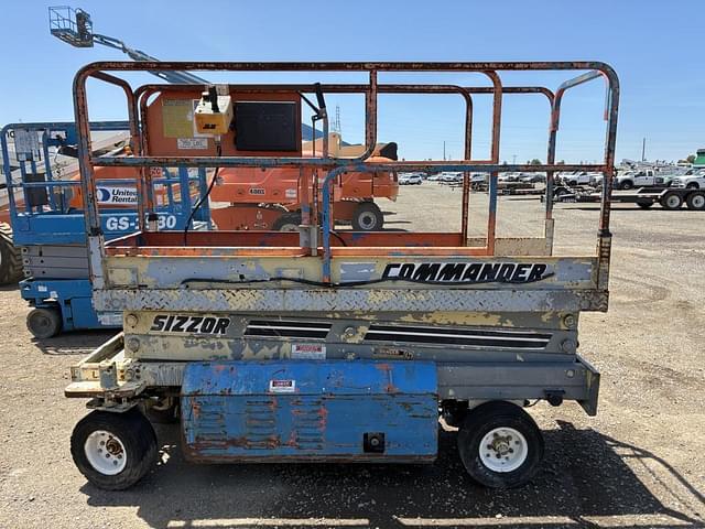 Image of JLG CM2033 equipment image 4