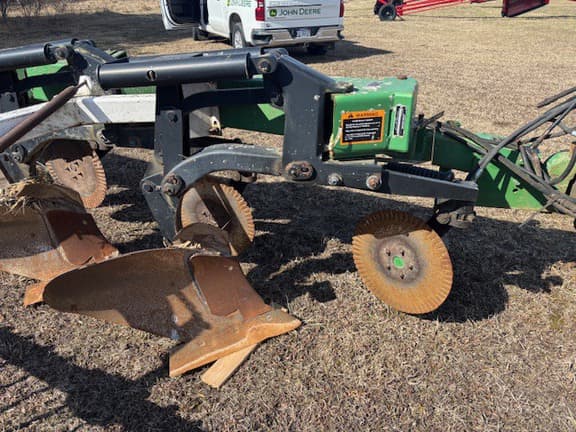 Image of John Deere 2810 equipment image 1