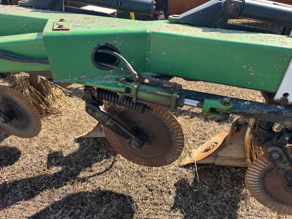 Image of John Deere 2810 equipment image 4