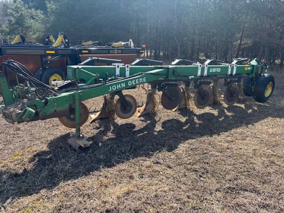 Image of John Deere 2810 equipment image 3