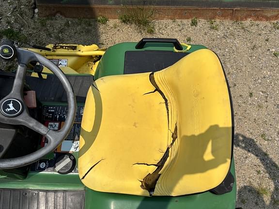 Image of John Deere 425 equipment image 1