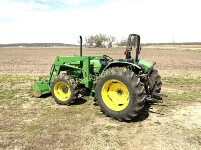 Image of John Deere 5400 equipment image 4