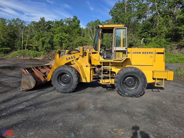Image of John Deere 544E equipment image 1