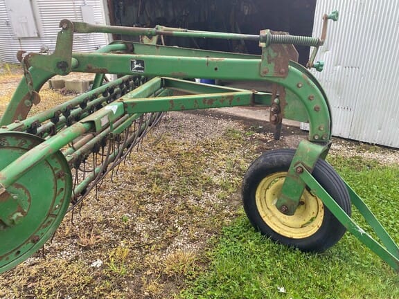 Main image John Deere 64