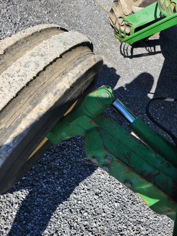 Image of John Deere 6400 equipment image 4