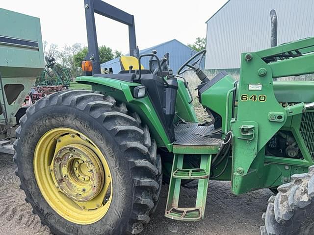 Image of John Deere 6400 equipment image 4