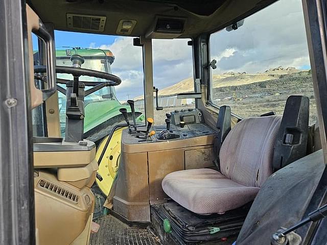 Image of John Deere 6400 equipment image 4