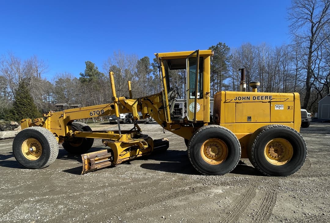 Image of John Deere 670B Primary image