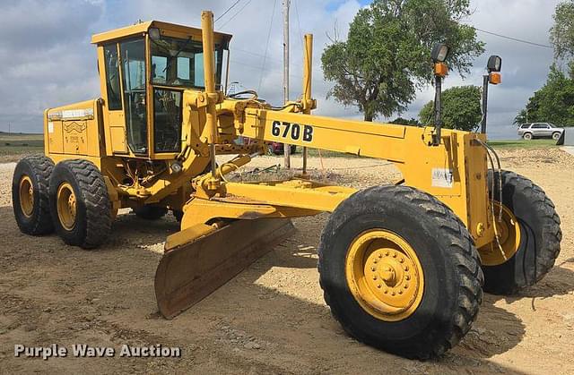 Image of John Deere 670B equipment image 2