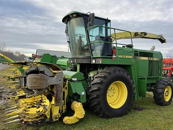 Image of John Deere 6910 equipment image 1