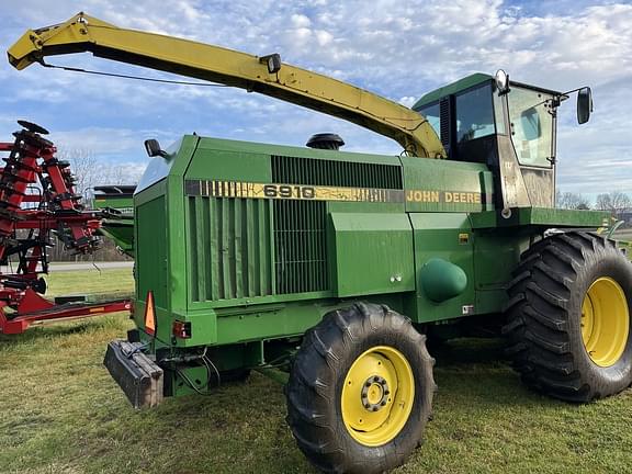 Image of John Deere 6910 equipment image 2