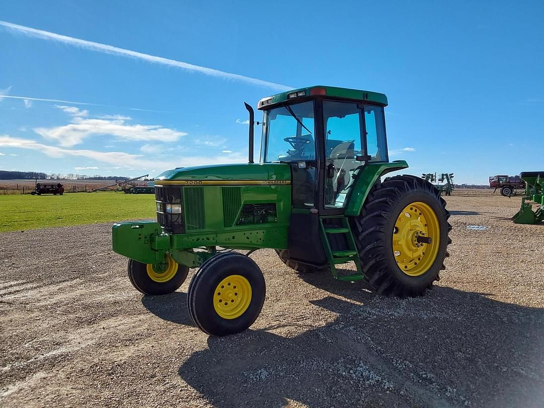 Image of John Deere 7200 Primary image