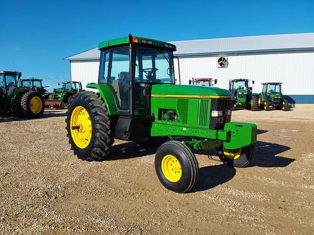 Image of John Deere 7200 equipment image 2