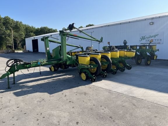 Main image John Deere 7200