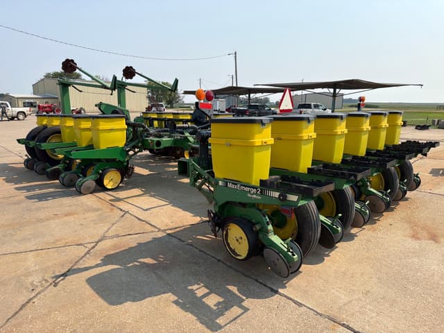 Image of John Deere 7200 equipment image 3