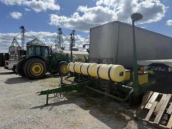 Image of John Deere 7200 equipment image 2