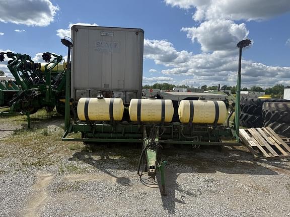 Image of John Deere 7200 equipment image 1