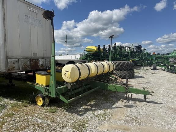 Image of John Deere 7200 Primary image