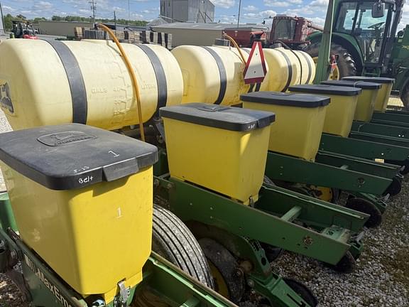 Image of John Deere 7200 equipment image 4