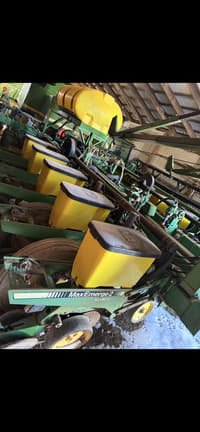 Image of John Deere 7200 equipment image 3