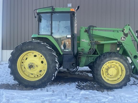 Image of John Deere 7200 equipment image 1