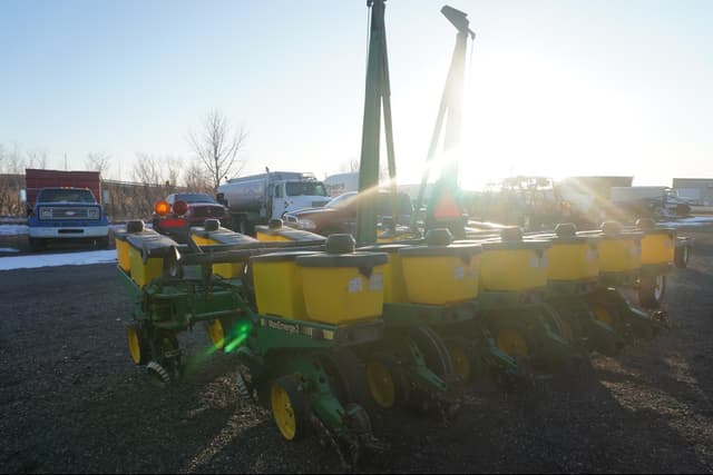 Image of John Deere 7200 equipment image 2