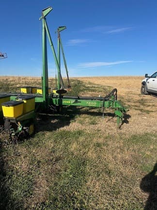 Image of John Deere 7200 equipment image 2