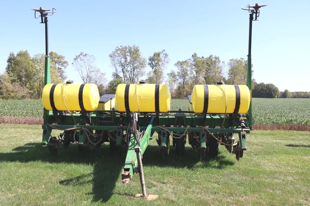 1994 John Deere 7200 Equipment Image0