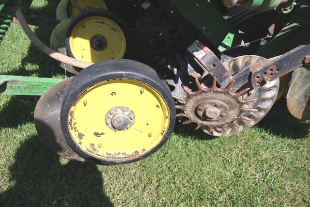 Image of John Deere 7200 equipment image 4