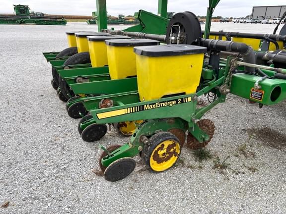 Image of John Deere 7200 equipment image 2