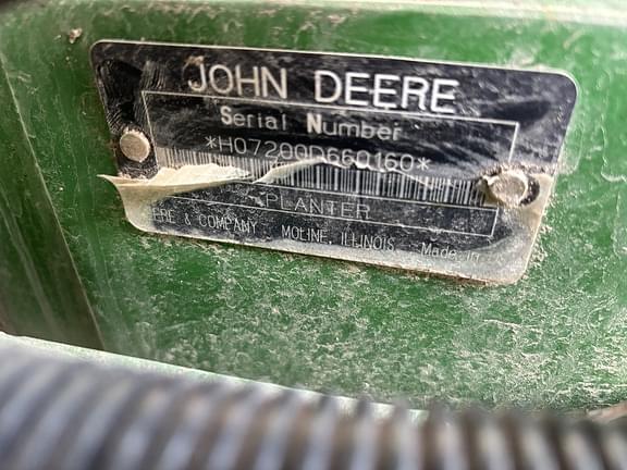 Image of John Deere 7200 equipment image 1