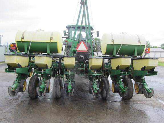 Image of John Deere 7200 equipment image 4