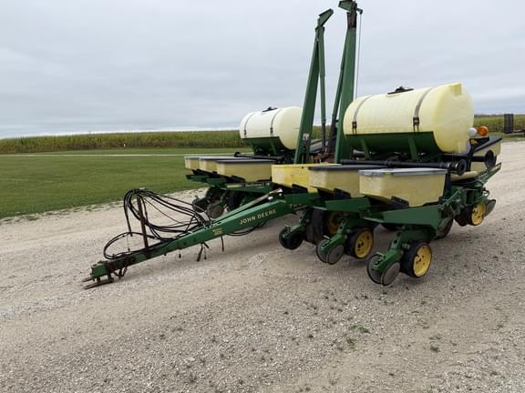 Image of John Deere 7200 Primary image