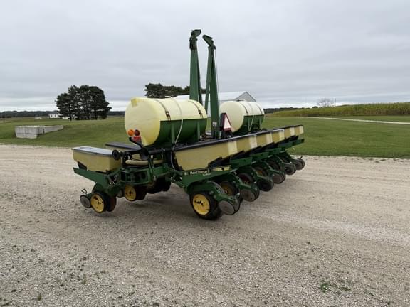Image of John Deere 7200 equipment image 2