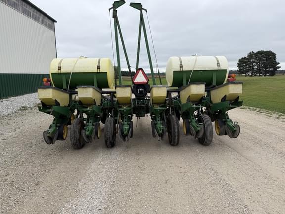 Image of John Deere 7200 equipment image 3