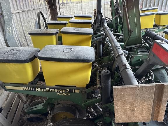 Image of John Deere 7200 equipment image 2